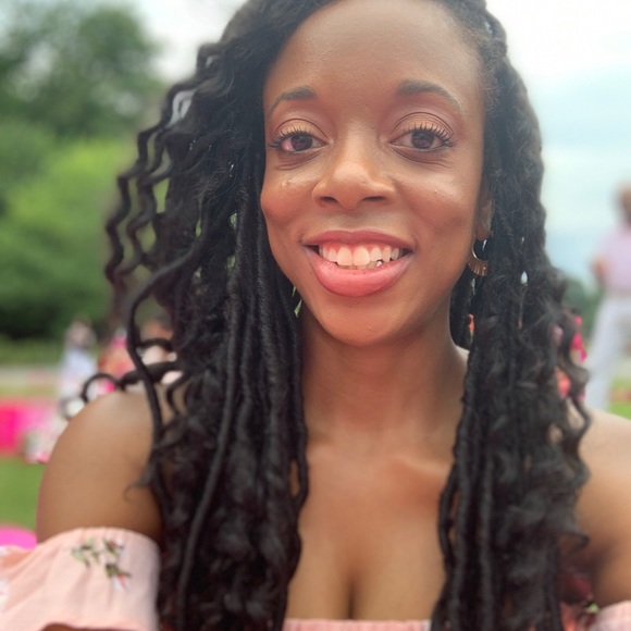 Meet your Posher, Mallory - Picture 3 of 7